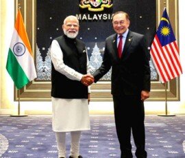 प्रधानमंत्री नरेंद्र मोदी ने मलेशिया के पुत्रजया में एक आधिकारिक कार्यक्रम के दौरान सेरी परदाना में मलेशिया के प्रधानमंत्री अनवर इब्राहिम से मुलाकात की।