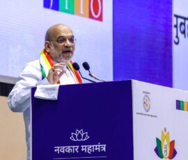 केंद्रीय गृह मंत्री अमित शाह नई दिल्ली के विज्ञान भवन में जैन समुदायों द्वारा आयोजित नवकार महामंत्र महोत्सव के दौरान बोलते हुए