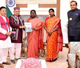 राष्ट्रीय अनुसूचित जनजाति आयोग का एक प्रतिनिधिमंडल, जिसकी अगुवाई अध्यक्ष अंतर सिंह आर्य ने की, नई दिल्ली में द्रौपदी मुर्मू से मिला और उन्हें वर्ष 2024-25 की वार्षिक रिपोर्ट प्रस्तुत की।