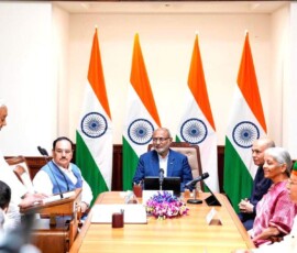 भारत के उपराष्ट्रपति और राज्यसभा के सभापति सी.पी. राधाकृष्णन ने नई दिल्ली स्थित संसद भवन में, जनता दल (यूनाइटेड) के नेता नीतीश कुमार को बिहार से राज्यसभा के निर्वाचित सदस्य के रूप में शपथ दिलाई। इस अवसर पर केंद्रीय मंत्री और भाजपा नेता जगत प्रकाश नड्डा, केंद्रीय वित्त मंत्री निर्मला सीतारमण और केंद्रीय मंत्री अर्जुन राम मेघवाल भी उपस्थित थे।