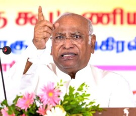 कांग्रेस अध्यक्ष मल्लिकार्जुन खड़गे ने तमिलनाडु विधानसभा चुनावों से पहले, चेन्नई के वेलाचेरी में एक जनसभा को संबोधित किया।