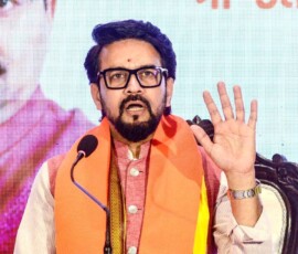 बीजेपी सांसद अनुराग ठाकुर कोलकाता में आगामी पश्चिम बंगाल विधानसभा चुनाव 2026 के संबंध में एक प्रेस कॉन्फ्रेंस को संबोधित करते हुए.