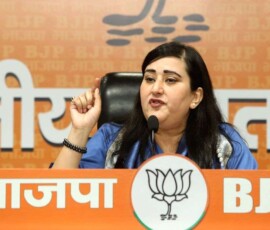 भारतीय जनता पार्टी (बीजेपी) की सांसद बांसुरी स्वराज ने नई दिल्ली स्थित BJP मुख्यालय में, आप संयोजक अरविंद केजरीवाल से जुड़े दिल्ली उच्च न्यायालय के फैसले पर एक प्रेस कॉन्फ्रेंस को संबोधित किया।