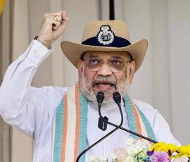 केंद्रीय गृह मंत्री अमित शाह गुवाहाटी में केंद्रीय रिजर्व पुलिस बल के 87वें स्थापना दिवस परेड के दौरान बोलते हुए।