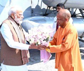 प्रधानमंत्री नरेंद्र मोदी के मेरठ पहुंचने पर उत्तर प्रदेश के मुख्यमंत्री योगी आदित्यनाथ ने उनका स्वागत किया।
