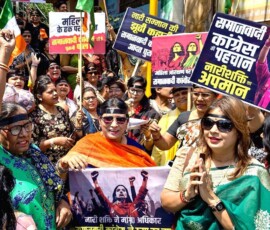 भारतीय जनता युवा मोर्चा के सदस्यों ने गाजियाबाद के घंटा घर पर नारी शक्ति वंदन अधिनियम को लेकर विपक्ष के खिलाफ विरोध प्रदर्शन किया।