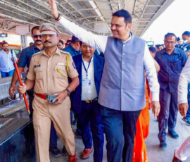 महाराष्ट्र के मुख्यमंत्री देवेन्द्र फड़नवीस महाराष्ट्र के अहिल्यानगर जिले के शिरडी पहुंचे.
