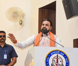 बिहार के मुख्यमंत्री सम्राट चौधरी पटना स्थित बिहार चैंबर ऑफ कॉमर्स एंड इंडस्ट्रीज के परिसर में आयोजित राज्य-स्तरीय व्यापार सम्मेलन के उद्घाटन के अवसर पर संबोधित करते हुए।